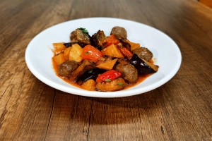 Мискет кюфте със зеленчуци